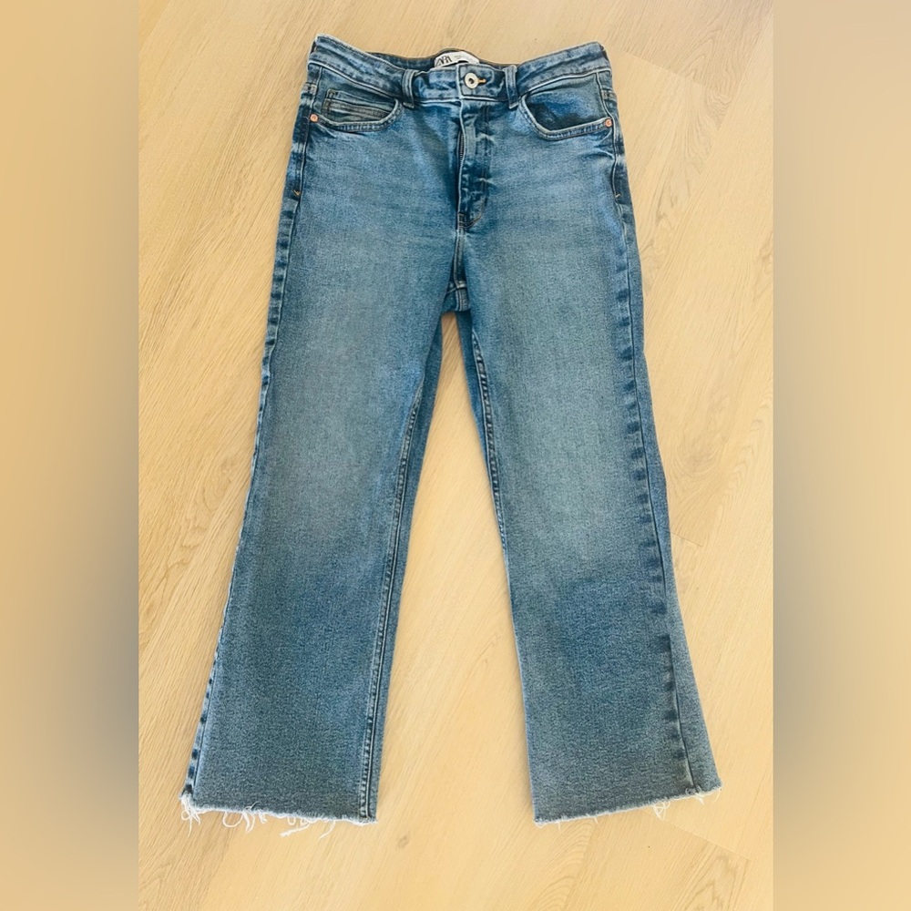 Zara Jeans Women's SZ 10 Blue Denim Straight Leg High Rise Med  Wash Distress